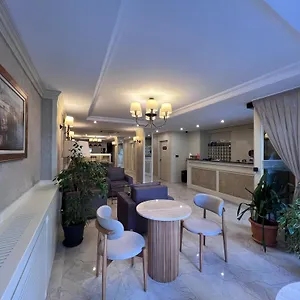 Gul Hotell